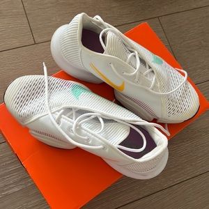 WOMENS NIKE AIR ZOOM SUPERREP 2 SIZE 7!!